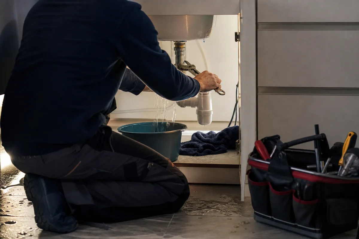 Intervention de plomberie d’urgence de nuit sur des raccords en cuivre
